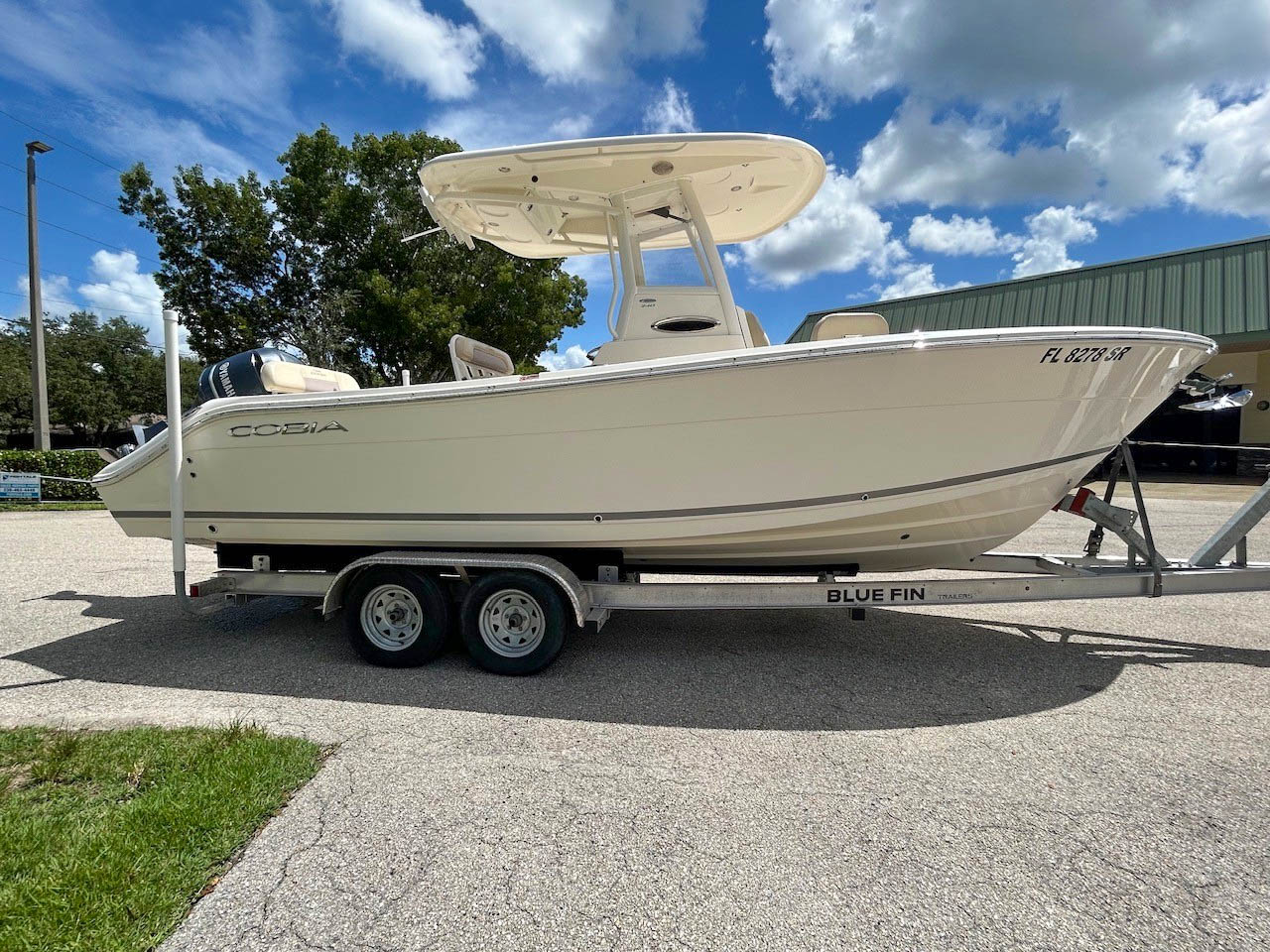 2019 Cobia 240 CC