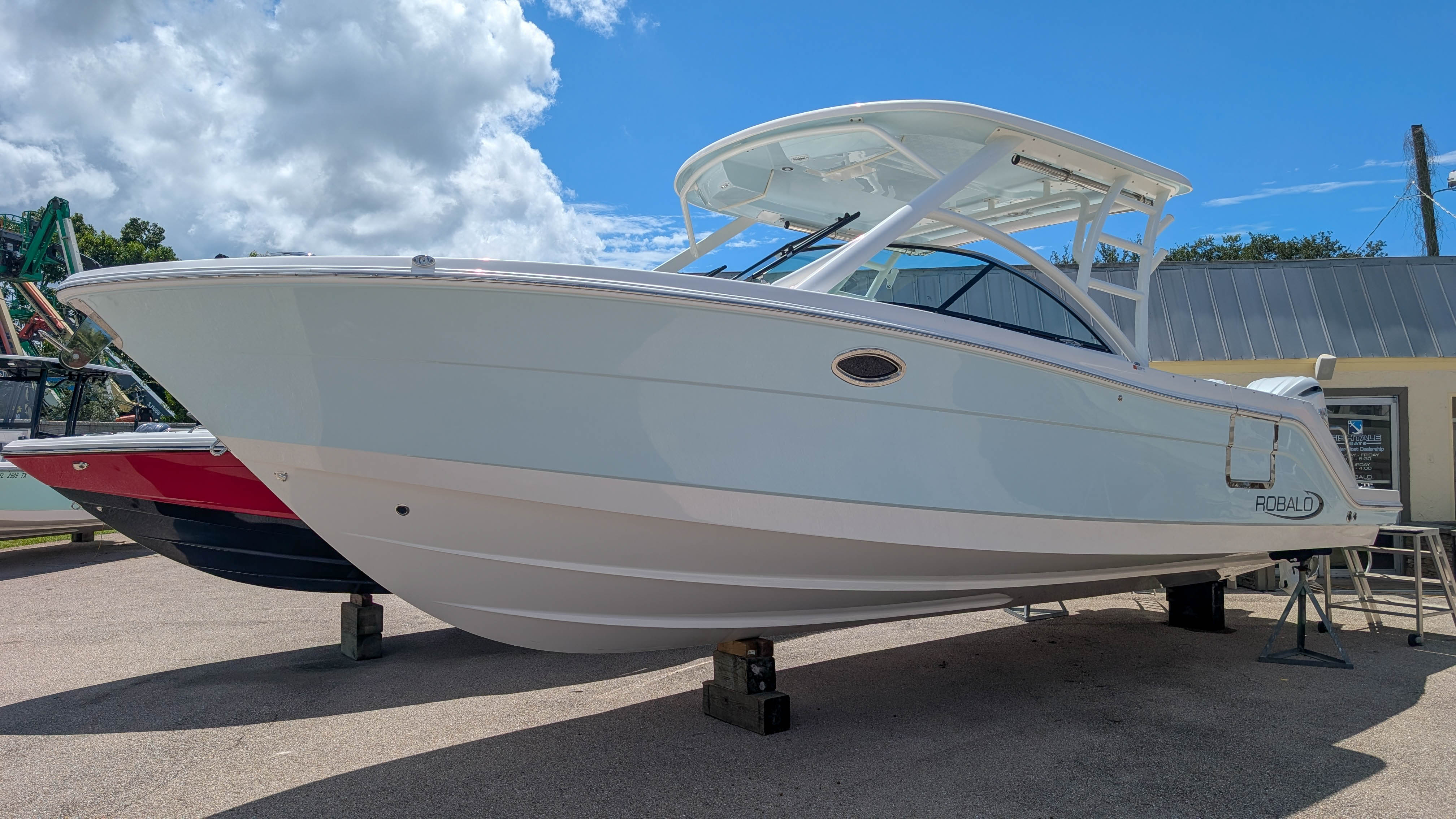 2026 Robalo R317