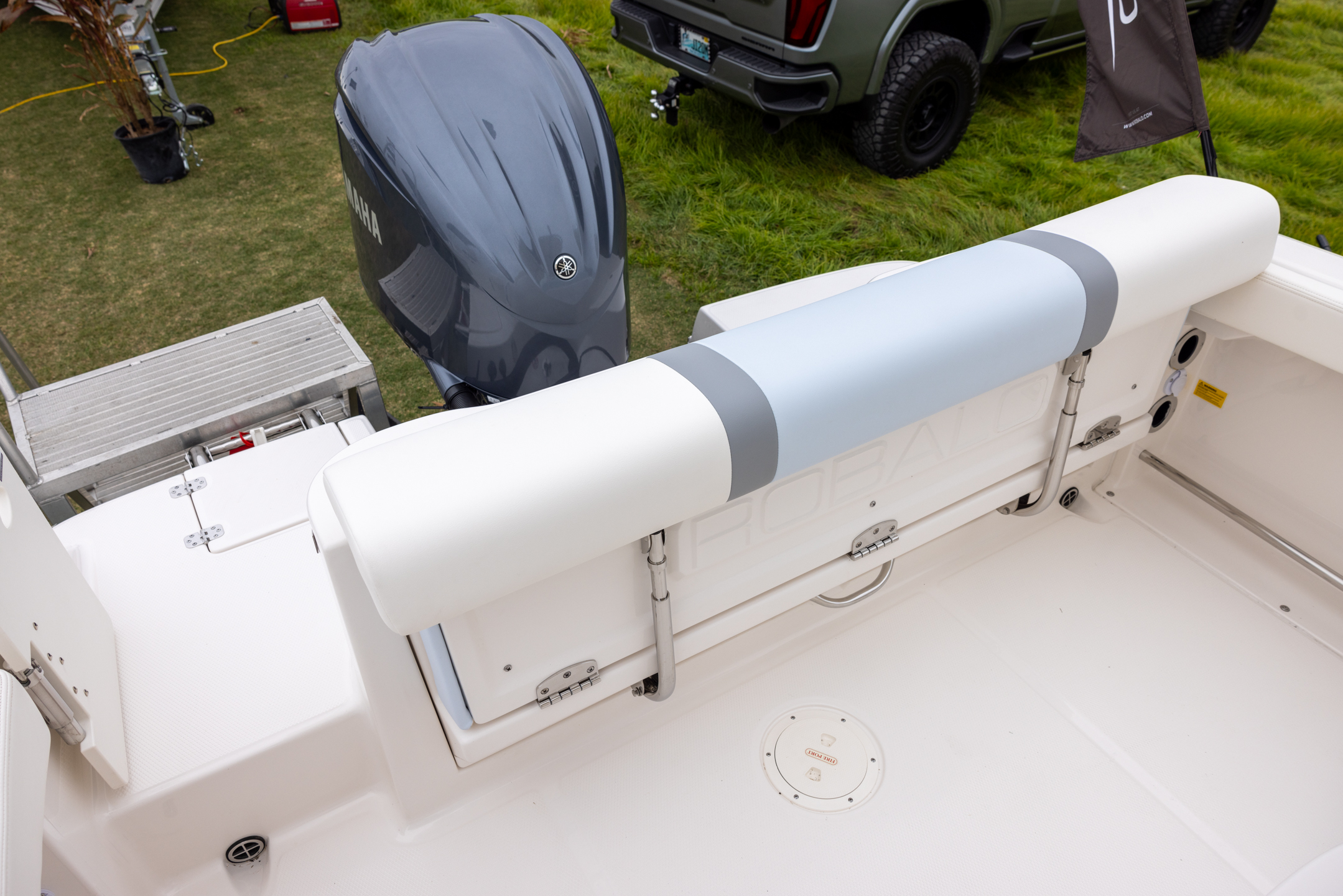 2025 Robalo R222 CC — photo 4