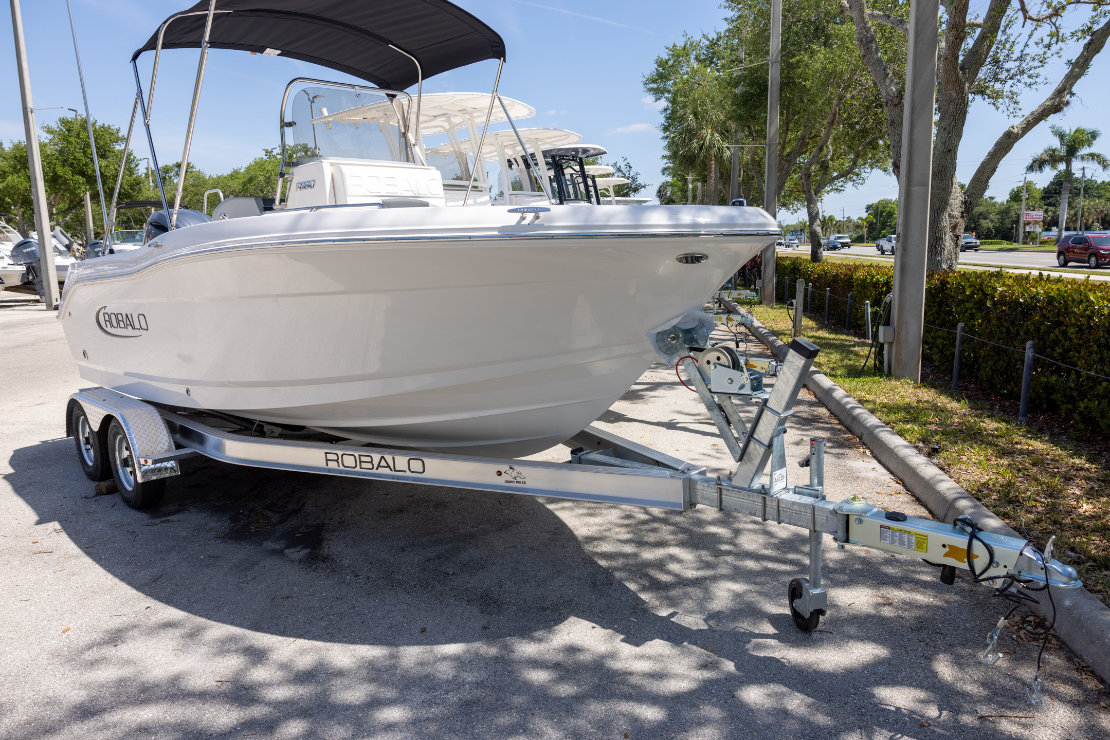 2025 Robalo R180 — photo 2