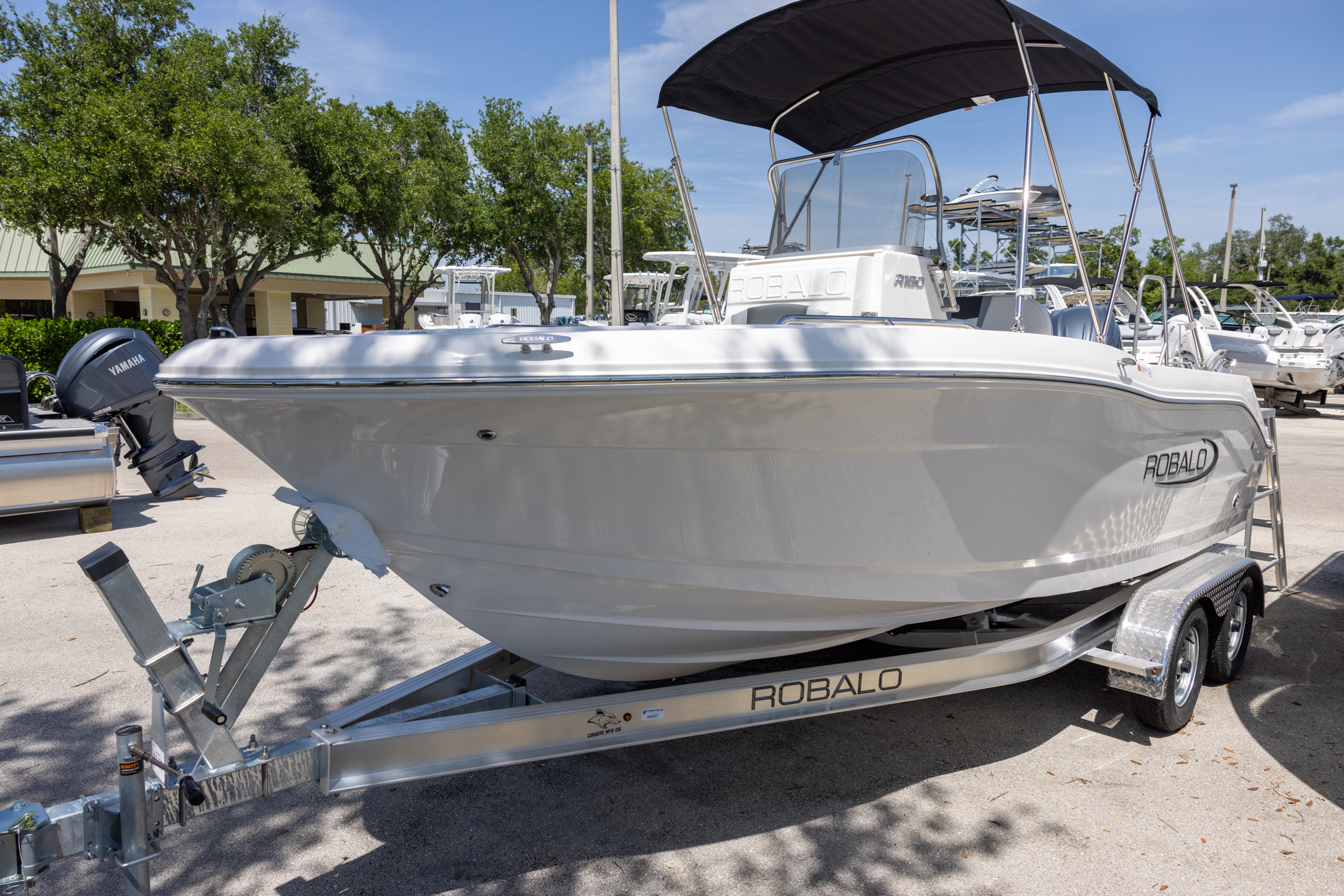 2025 Robalo R180 — photo 3