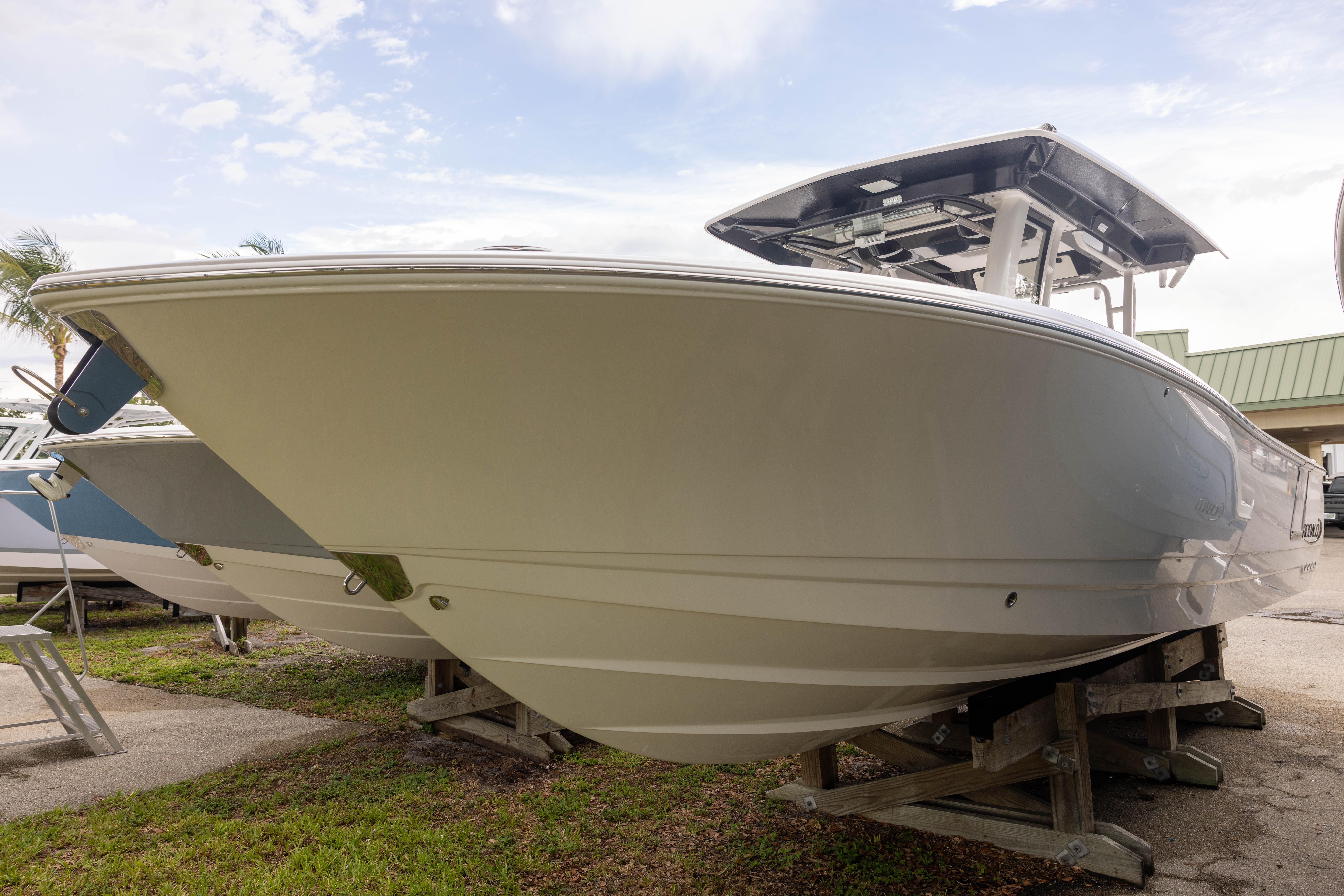 2026 Robalo R300 — photo 2