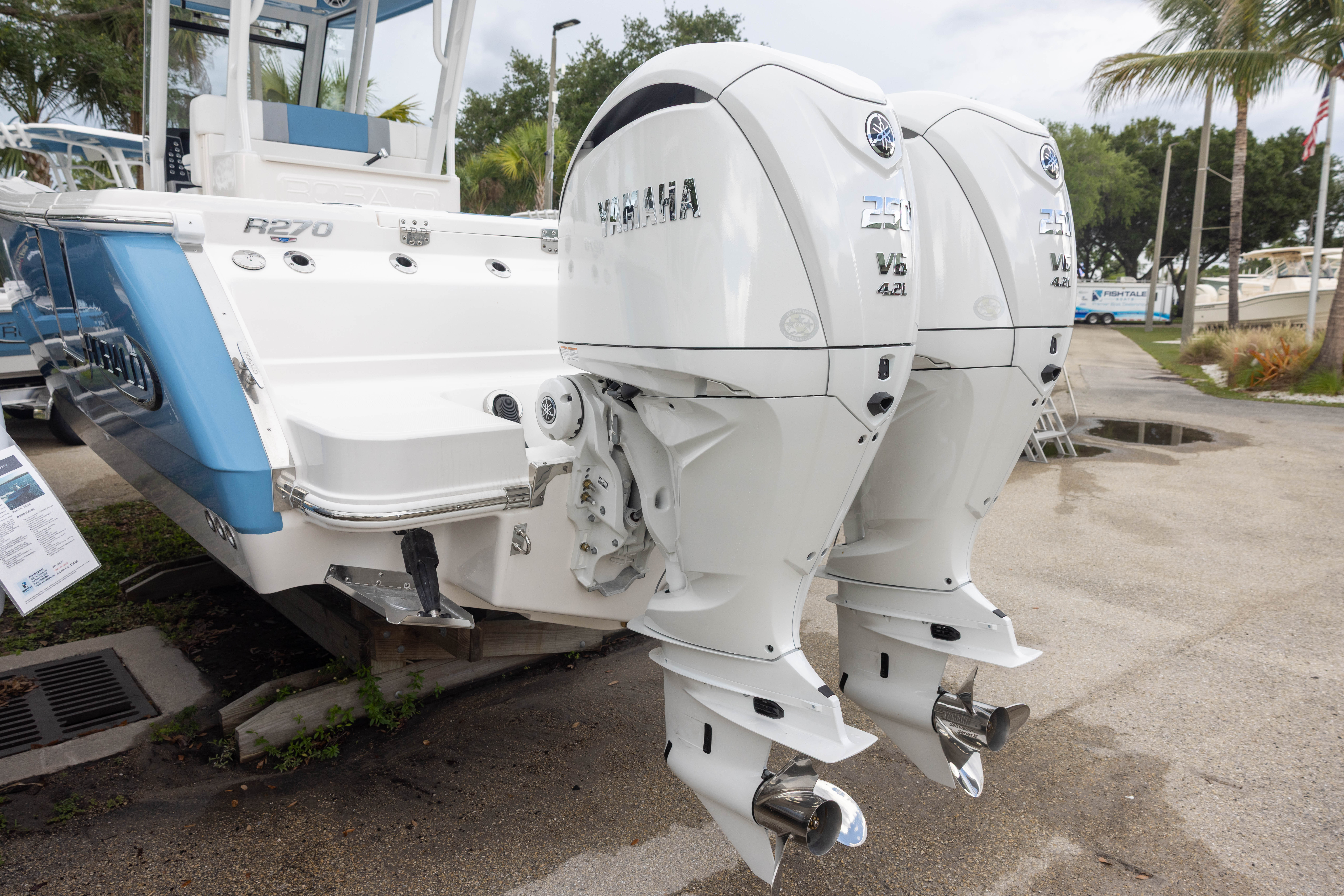 2026 Robalo R270 — photo 3